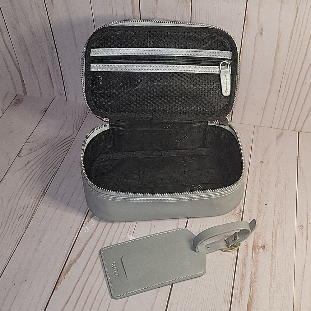 ROYCE New York Leather Zippered Travel Tech Organizer Case Luggage Tag Comp Logo